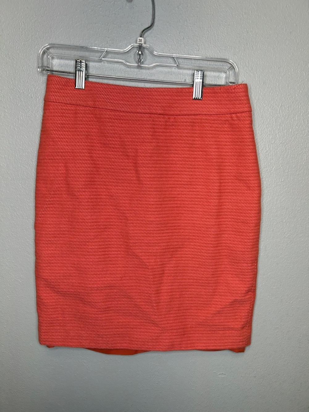 Ann Taylor Women's Coral Textured Pencil Skirt. Size 6p